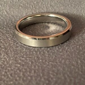 4MM TUNGSTEN CARBIDE SATIN BEVELED RING US 9.5
